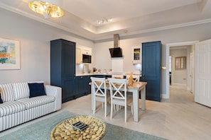 House | 2 bedrooms - 10 Mansion House - Indoor Pool Sea Views Gym (Tenby)