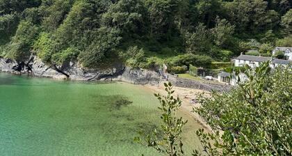 The Slipway Suite, Fowey Harbour & Parking 1 Min