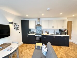 Apartment | Private kitchen | Fridge, microwave, oven, stovetop - The Slipway Suite, Fowey Harbour & Parking 1 Min (Fowey)