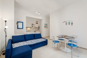 Interior - Modern White Apt with AC and balcony (Monterosso al Mare)