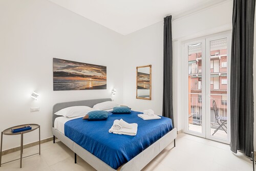 Modern White Apt with AC and balcony