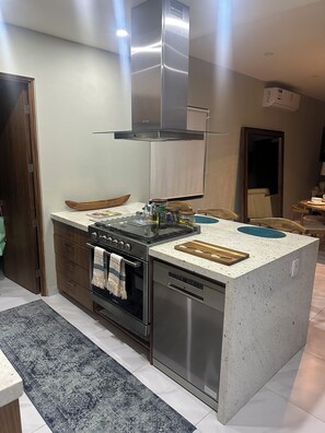 Fridge, microwave, oven, stovetop