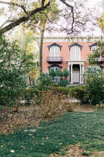 Historic District, Walkable w/Free Parking & Patio