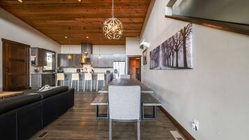 House, Multiple Beds, Hot Tub, Mountain View (Treehouse at Wilderness) | Interior