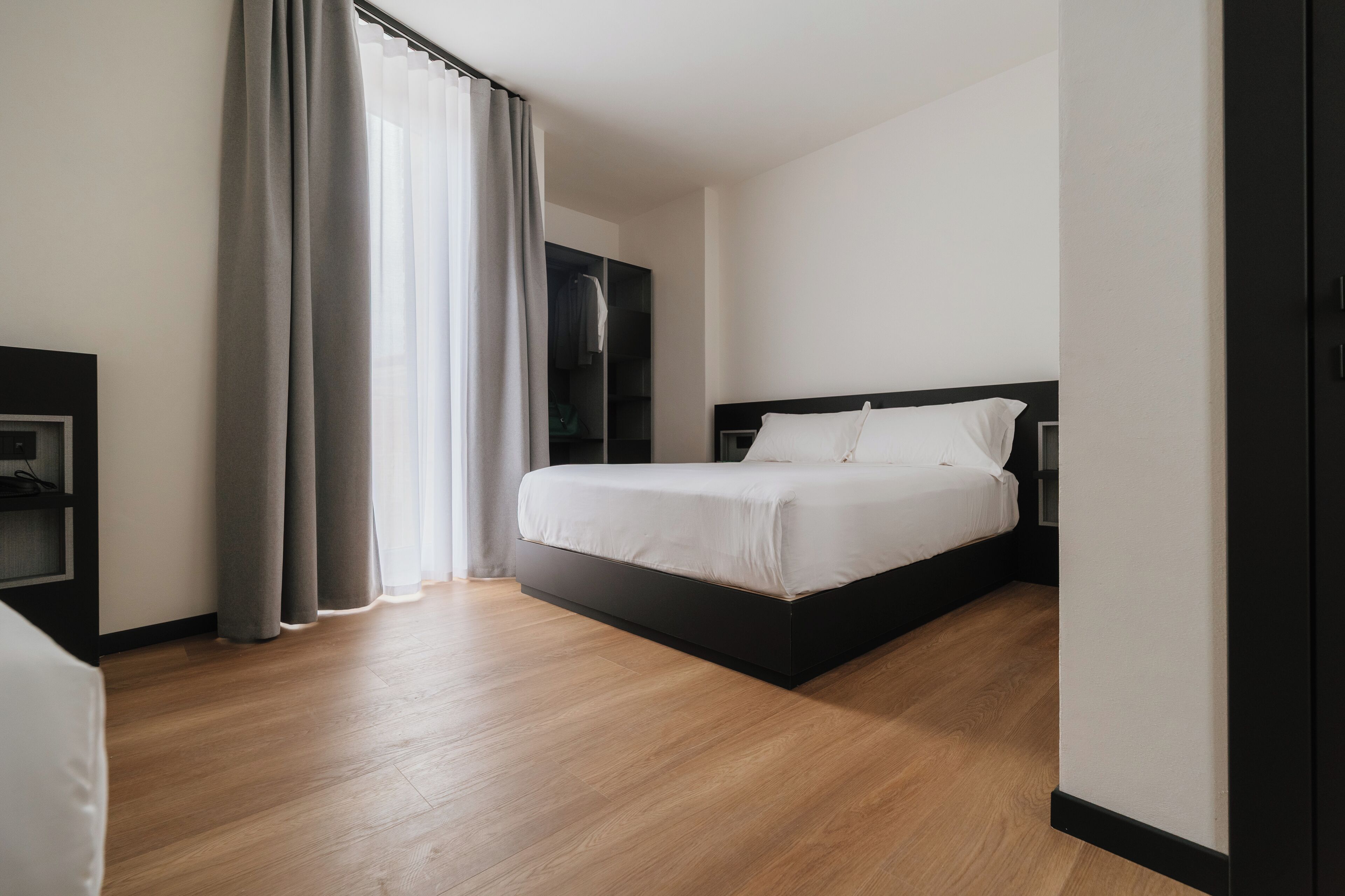 Triple Room | In-room safe, desk, laptop workspace, soundproofing