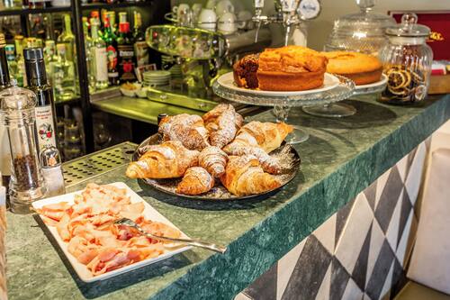 Colazione a buffet inclusa, servita tutte le mattine
