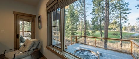 Rumah, Beberapa Tempat Tidur, hot tub, pemandangan gunung (Wilderness Club Cabin) | Teras/patio