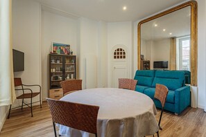 Dining - Refurbished apartment in town center (BIARRITZ)