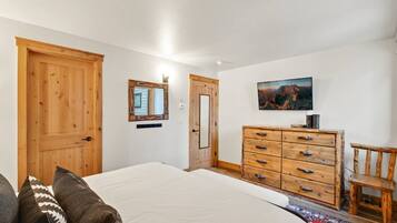 3 slaapkamers, een strijkplank/strijkijzer, wifi, beddengoed