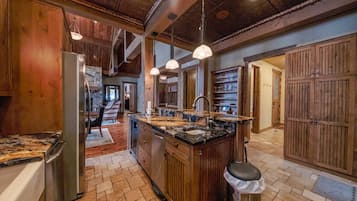 Nhà gỗ, nhiều giường, bồn tắm nước nóng, quang cảnh núi (Wilderness Club Chalet) | Nội thất