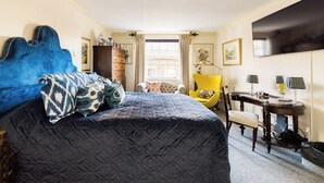 A bedroom with a large bed, a desk, a chair, and a television. - Mayfair 3-bed 6-guest W/patio & ac Berkeley Square (London)