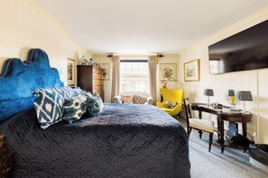 Apartment | 3 bedrooms, iron/ironing board, free WiFi, bed sheets - Mayfair 3-bed 6-guest W/patio & ac Berkeley Square (London)