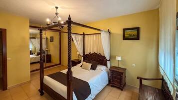 2 dormitoris, planxa i posts de planxar, Internet i roba de llit