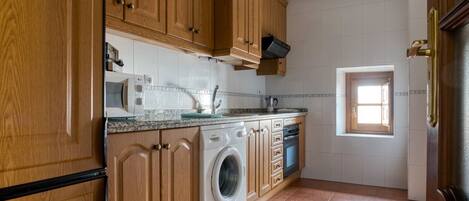 Fridge, microwave, oven, coffee/tea maker