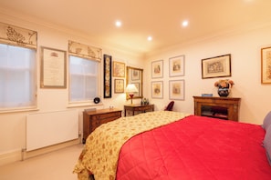 Apartment | 3 bedrooms, iron/ironing board, free WiFi, bed sheets - Large 4-bed 8-guests W/patio 1841 House Paddington (London)