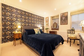 Apartment | 3 bedrooms, iron/ironing board, free WiFi, bed sheets