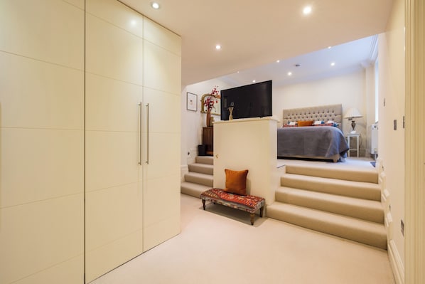 Apartment | 2 bedrooms, iron/ironing board, free WiFi, bed sheets