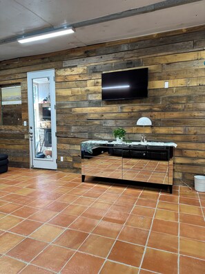 Interior - Charming 2-bedroom cabin in soothing Wimberley  (Wimberley)