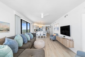 Smart TV - 🌴🌊Romar Place 806: Beautiful Corner Unit | Beachfront (Orange Beach)