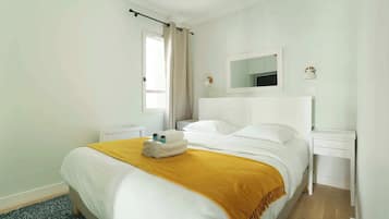 Leilighet | 1 soverom, skrivebord for bærbar PC, strykejern/-brett og sengetøy