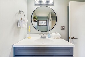 Séchoir à cheveux, serviettes fournies