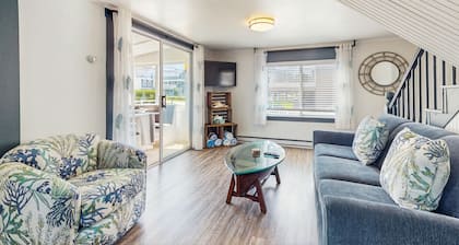 Cozy Wells Beach Cottage | Walk to Moody Beach | Firepit | Coastal Maine Retreat