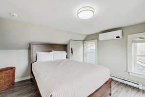3 slaapkamers, een strijkplank/strijkijzer, internet, beddengoed