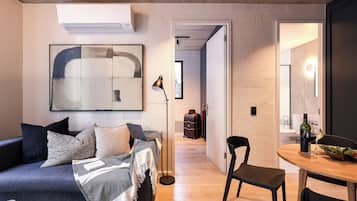 1 bedroom, in-room safe, individually decorated, individually furnished