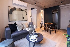 Three Bedroom | Oppholdsområde | Smart-TV, Netflix og strømmetjenester
