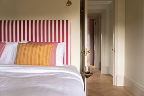 2 bedrooms, Internet, bed sheets