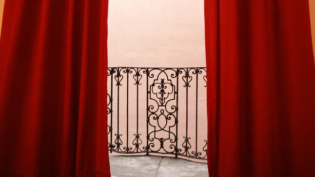 A balcony with red curtains and a wrought iron railing. - Casa Milano Vintage Vibes with balcony (Milan)