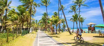 House 15 minutes from Salvador Airport and 30 SECONDS from the beach!