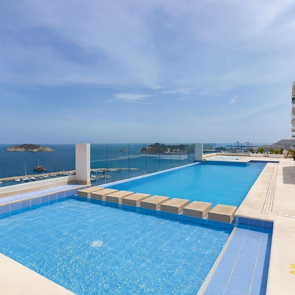 Deluxe Apartment | Pool