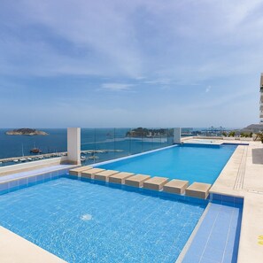 Deluxe Apartment | Pool