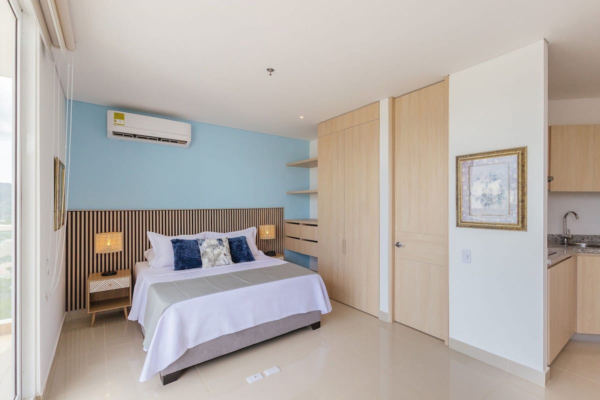 1 habitación, decoración personalizada y muebles diferentes