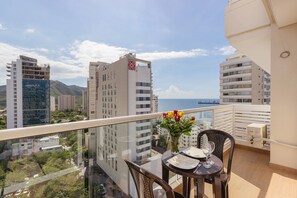 Superior Apartment | Outdoor dining - U-GO Edificio Eira (Santa Marta)