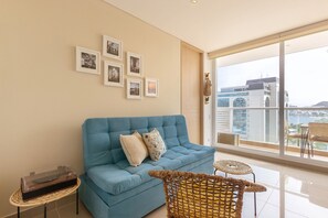 Apart Daire (WM01I) | Oturma alanı | Dijital TV kanalları bulunan 52 inç akıllı televizyon 