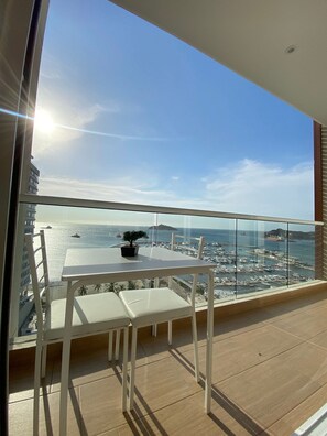 Outdoor dining - U-GO Edificio Eira (Santa Marta)