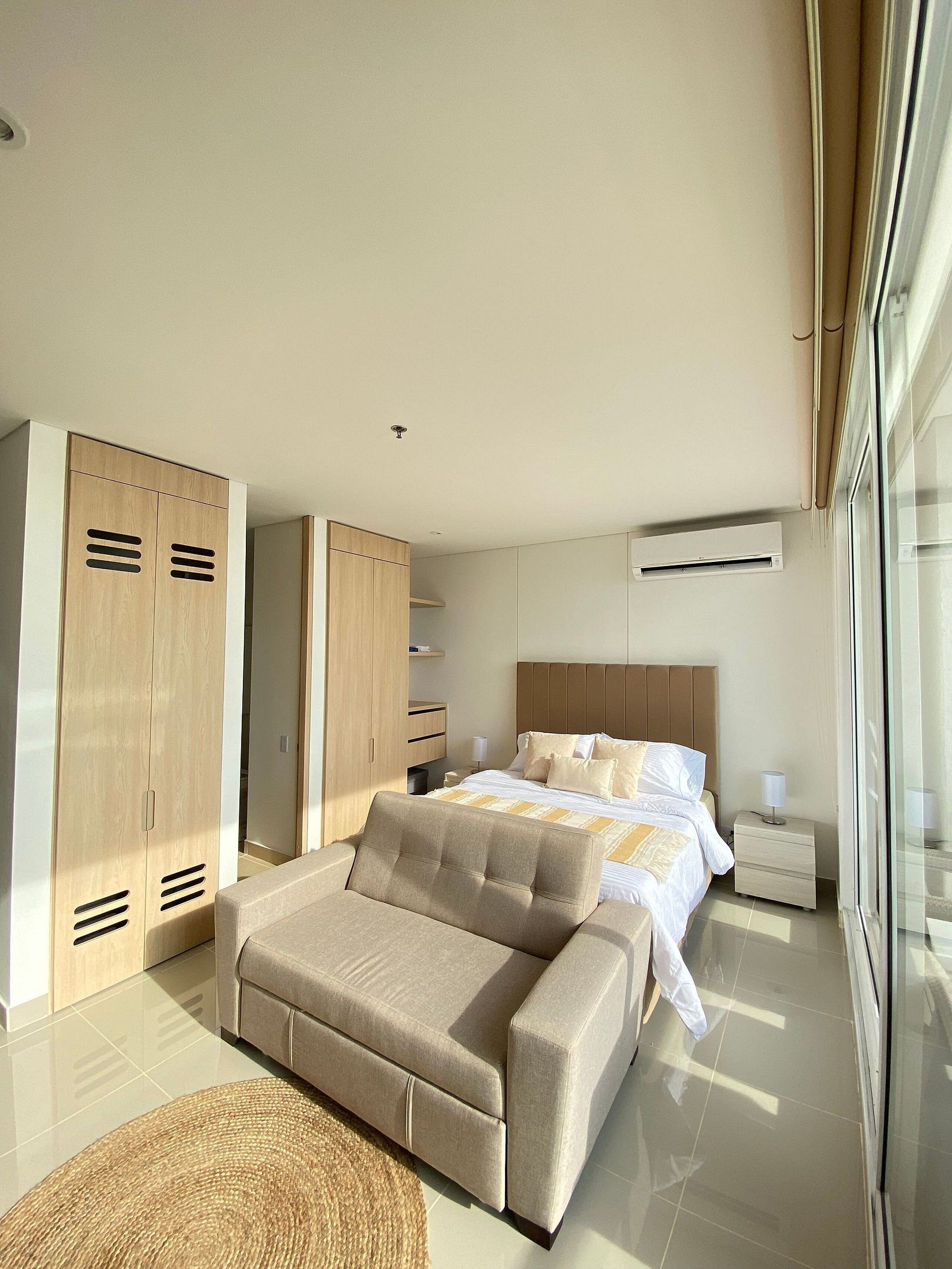 1 habitación, decoración personalizada y muebles diferentes 