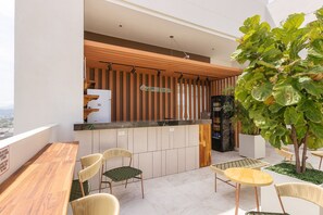 Outdoor dining - U-GO Edificio Eira (Santa Marta)