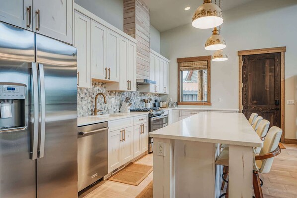 House, Multiple Beds, Hot Tub, Mountain View (Wilderness Club Escape) | Private kitchen | Fridge, microwave, oven, stovetop