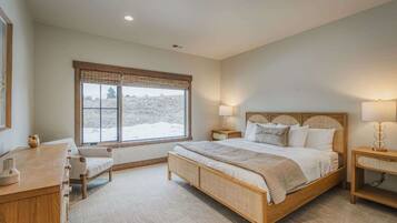 House, Multiple Beds, Hot Tub, Mountain View (Wilderness Club Escape) | 5 bedrooms, individually decorated, individually furnished, bed sheets