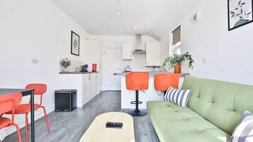 Comfort Apartment, 3 Bedrooms | Living room | 42-inch Smart TV with digital channels
