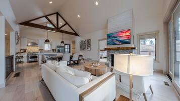 House, Multiple Beds, Hot Tub, Mountain View (Wilderness Club Haven) | Living area