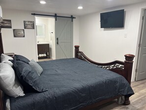 3 bedrooms, WiFi, bed sheets - Shady Oak Cozy Getaway - Lake Charles, LA (Lake Charles)