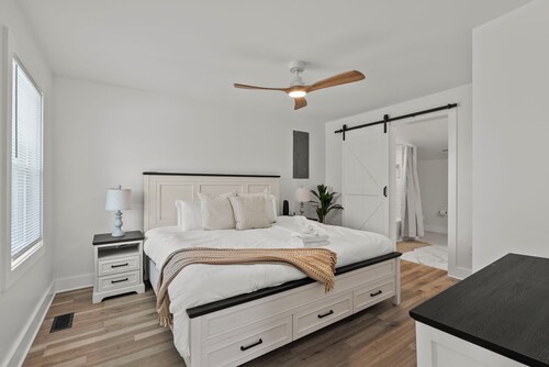 Elkhorn Cottage - Peaceful Creekside Stay