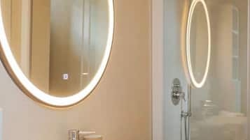 Doccia, asciugacapelli, bidet, asciugamani