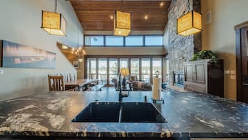 House, Multiple Beds, Hot Tub, Mountain View (Wilderness Club Lakefront Lodge) | Interior