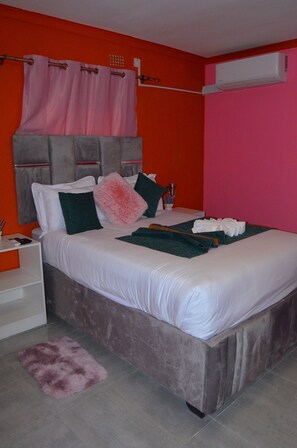 Habitación estándar con 1 cama doble o 2 individuales, vistas al jardín | Escritorio y wifi gratis