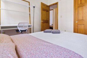 3 bedrooms, iron/ironing board, WiFi, bed sheets
